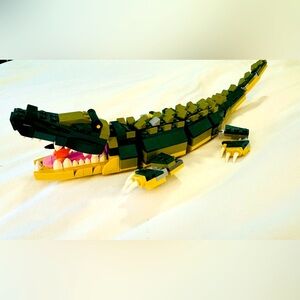 Lego creator crocodile